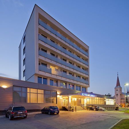 Hotel Limba Ctt Твордошин Екстер'єр фото