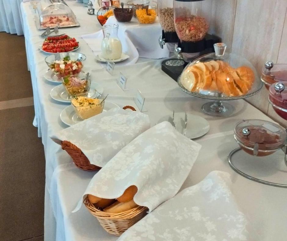 Hotel Limba Ctt Твордошин Екстер'єр фото