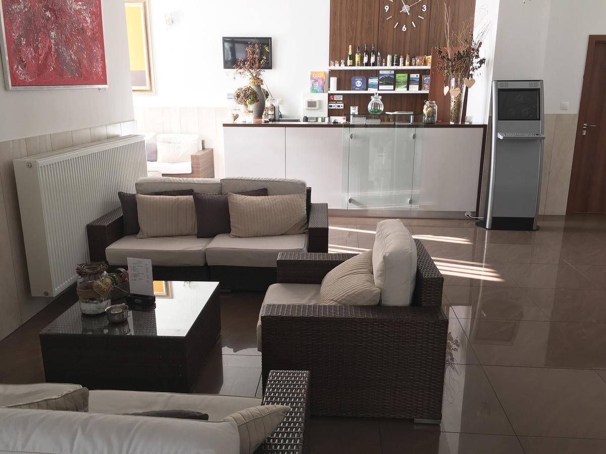 Hotel Limba Ctt Твордошин Екстер'єр фото