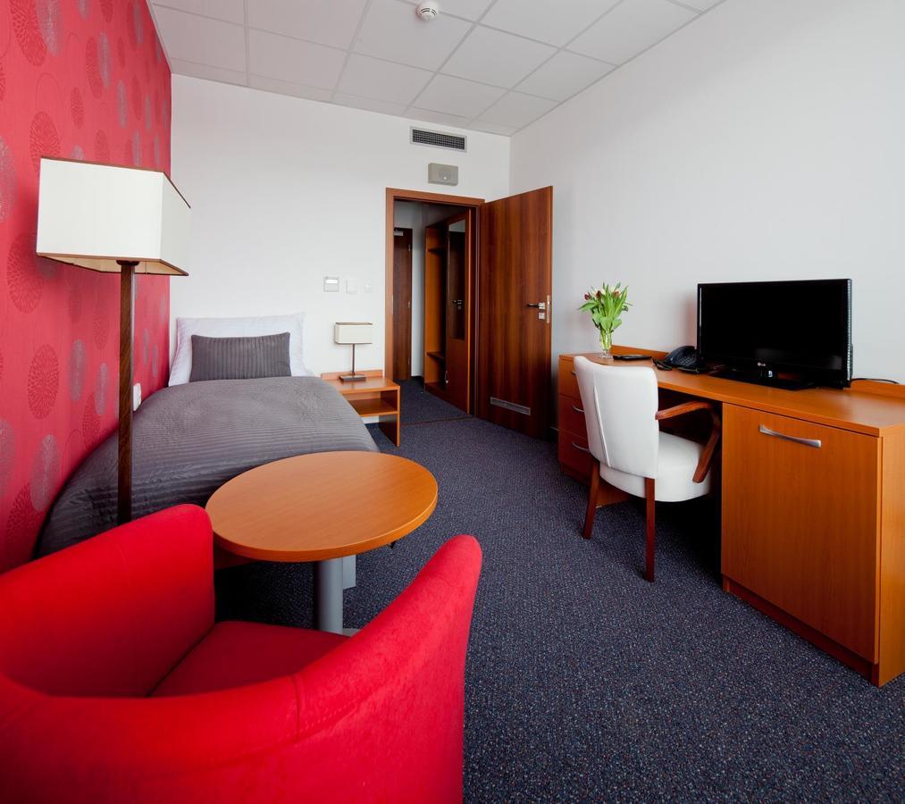 Hotel Limba Ctt Твордошин Екстер'єр фото