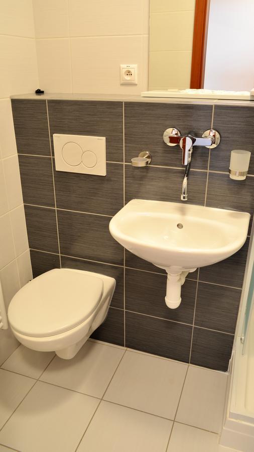 Hotel Limba Ctt Твордошин Екстер'єр фото